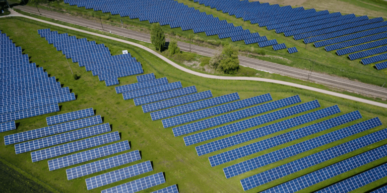 De zomer komt eraan: profiteer optimaal van de zonnige maanden met een slimme thuisbatterij